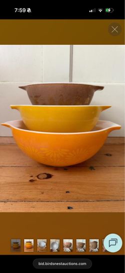 Pyrex Daisy Nesting Mixing Bowl Set