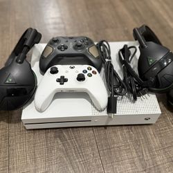 Xbox One S Bundle 2 Controllers + 2 Turtle Beach Wireless Headsets