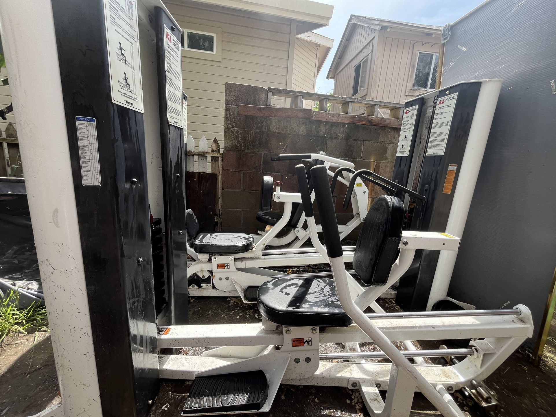 Workout Machines( Bench Press, Shoulder Press, Mid Row)