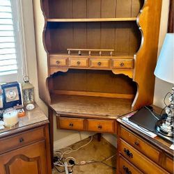 Desk & hutch bookshelf