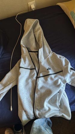 Light gray nike tech size m