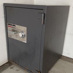 Meilink Dauntless Safe *price is negotiable