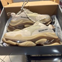 Balenciags Triple S clear sole