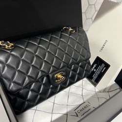 Chanel Classic Double Flap Lambskin Medium Black for Sale in Irvine, CA -  OfferUp