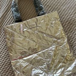 New! Victoria Secret Tote Retails $58