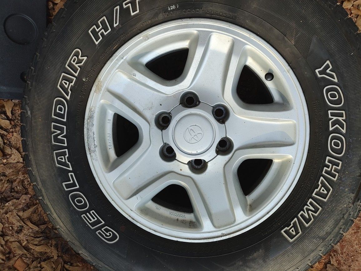 Set Of Four To 55 65 16 Toyota Tacoma Tires And Rims