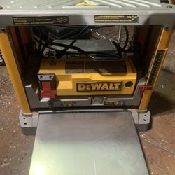 DEWALT Bench top Planer DW734