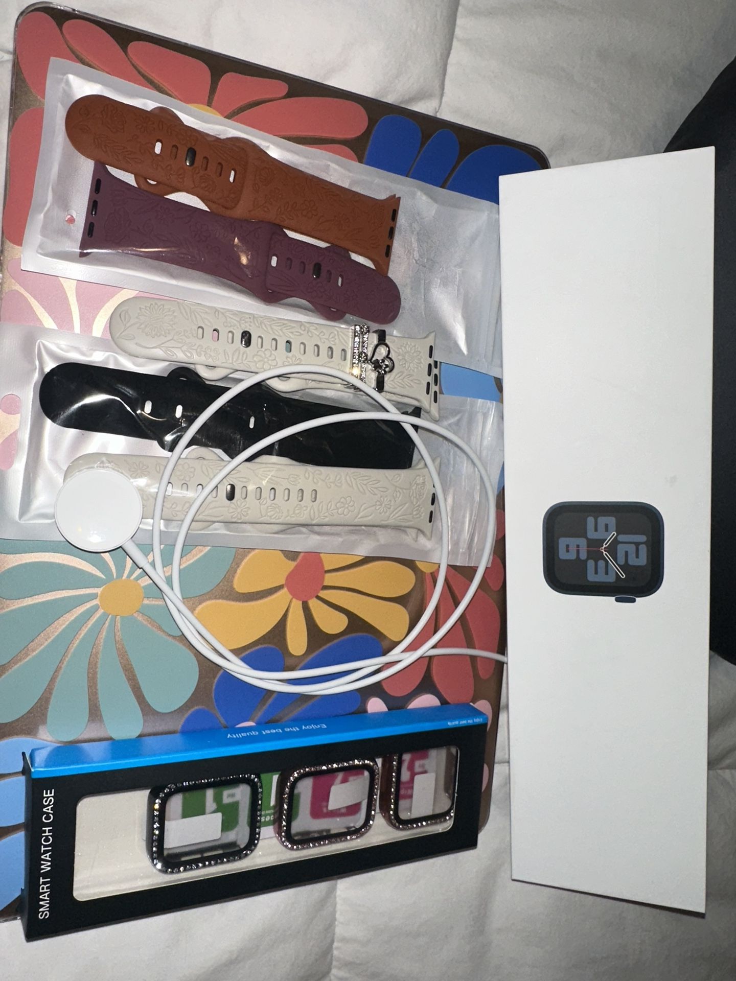 Apple Watch SE (2nd Gen) 40mm + 6 Bands + Cases & Charms — Good Battery