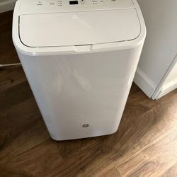 GE Portable AC JUST LIKE NEW.