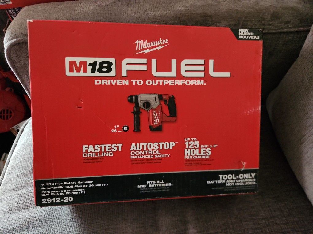 Milwaukee
M18 FUEL 18V Lithium-Ion Brushless Cordless 1 in. SDS-Plus Rotary Hammer (Tool-Only)