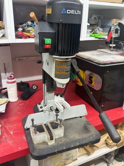 Delta hollow chisel mortising machine with bits