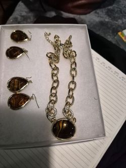 Gold-Tone Necklace and Earrings Jewelry Set
