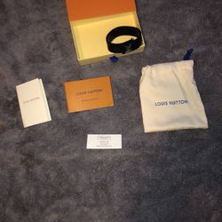 LV - Louis Vuitton 
