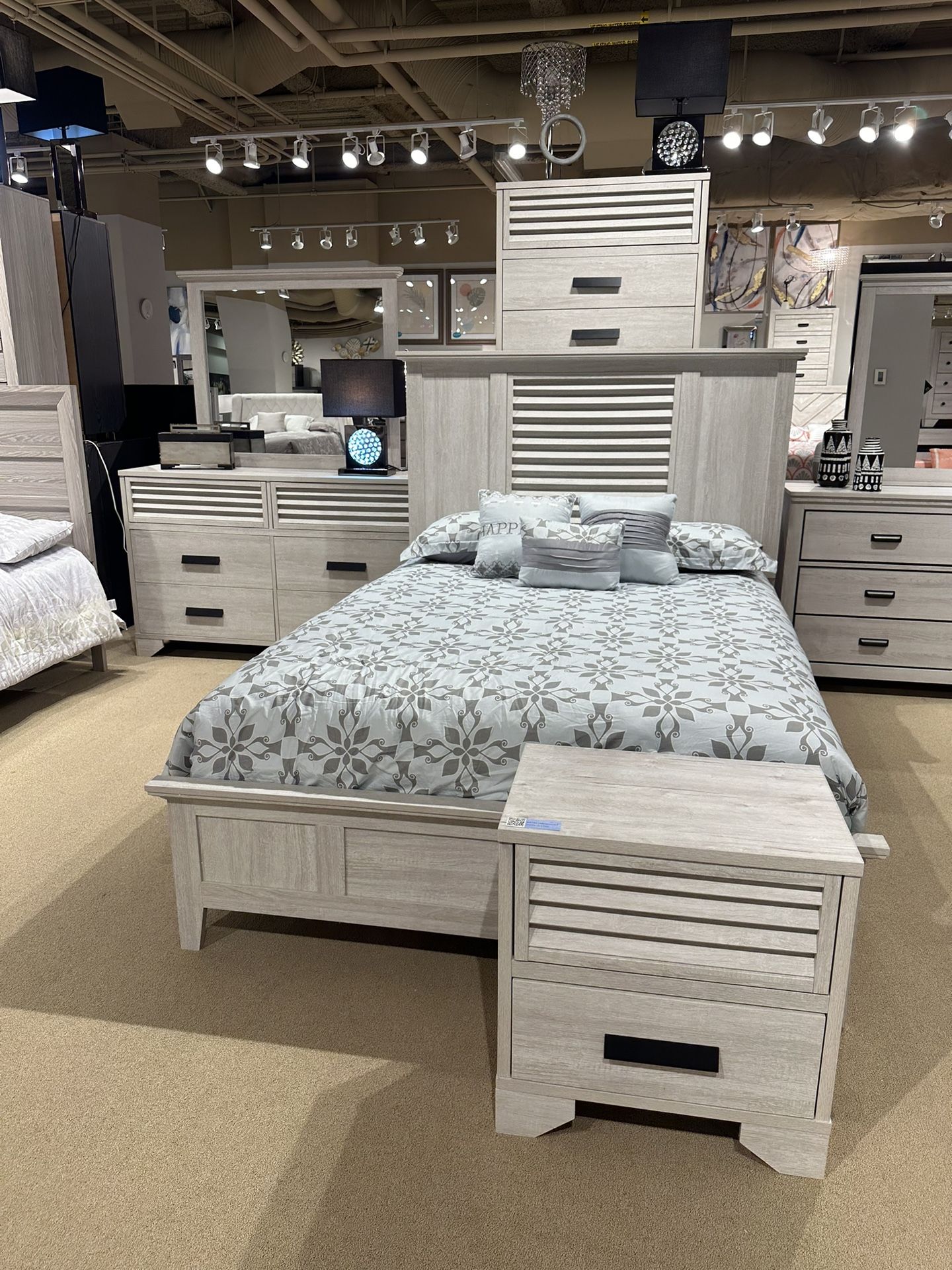 4PC Queen Bedroom Set