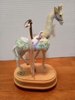 Vintage Giraffe Music Box