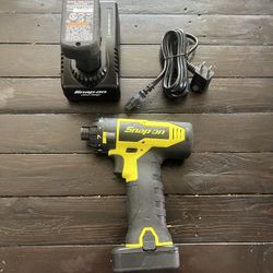 Snap-On 14.4V 1/4” Drive MicroLithium Cordless Impact Drill Driver, Charger & (2) Batteries (LIKE NEW)