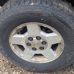 4 Like New Tires On 05 Tahoe Rims 265/70/17