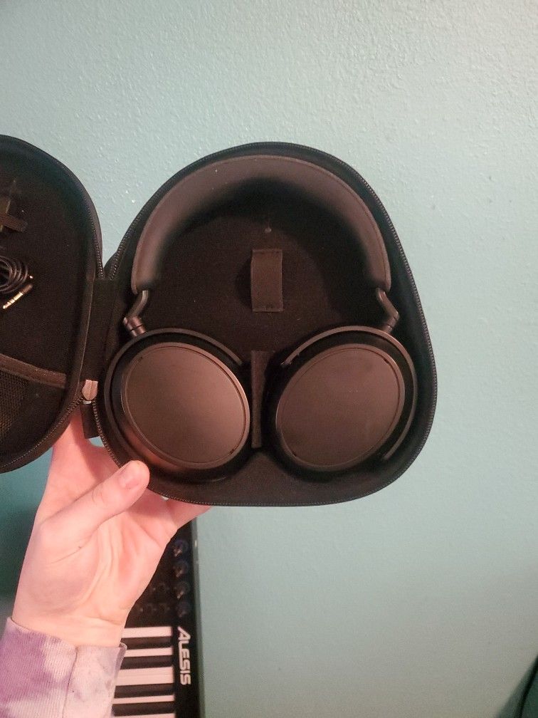 Sennheiser Momentum 4 Bluetooth Headphones