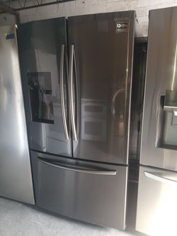 Samsung refrigerator black Stainless steel ♦️ everything works good 💯