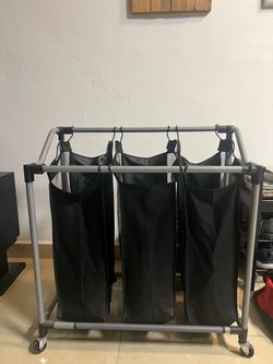 Laundry hamper