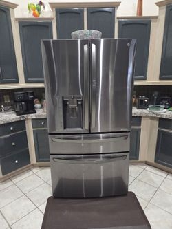 LG Stainless Steel French Door Refrigerator -NEEDS COMPRESSOR