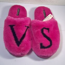 VICTORIA'S SECRET SOFT PLUSH CLOSED TOE FAUX FUR PINK VS LOGO SLIPPERS M NWT
