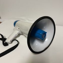 25W Steren Megaphone With Rechargeable Batteries