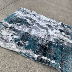 Rug 7’ x 5’