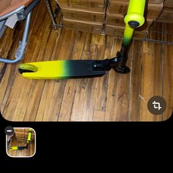 Jetson Gradient Yellow Scooter with Comfort Grips