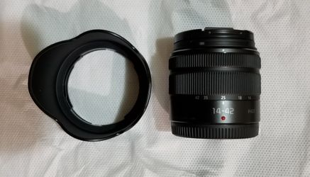 Panasonic Lumix 14-42mm lens