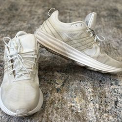 Men Nike Lunar Roam Shoes