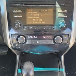 2013 Nissan Altima Radio/Center Console