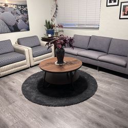 Living Room Set- Great Conditions 