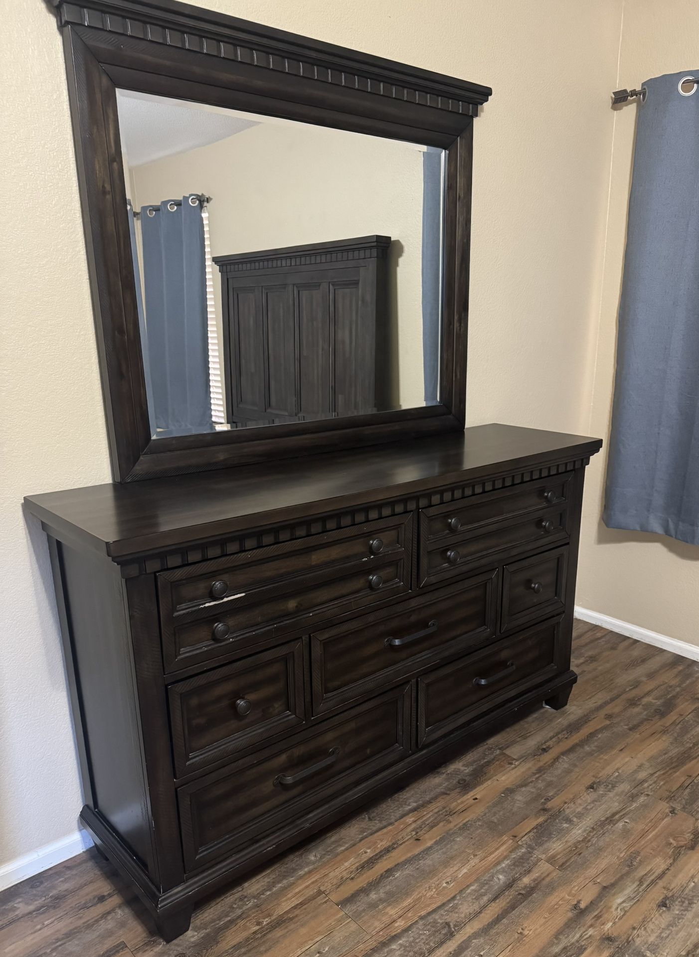 7 Dresser/mirror Combo, With 2 Hidden Drawers