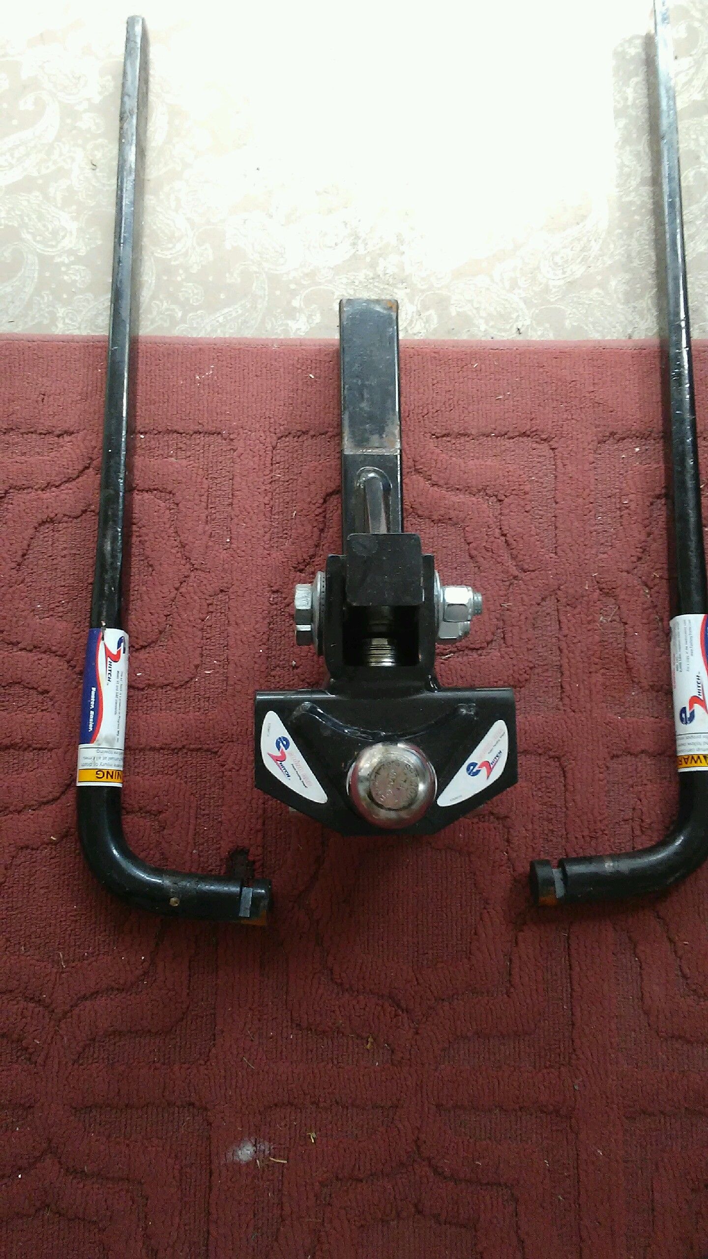 Weight distribution hitch