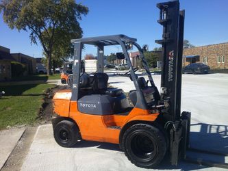 6000 LB. Capacity Toyota Pneumatic Forklift