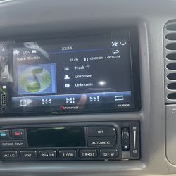 Nakamichi 6.75 touchscreen CD/DVD player