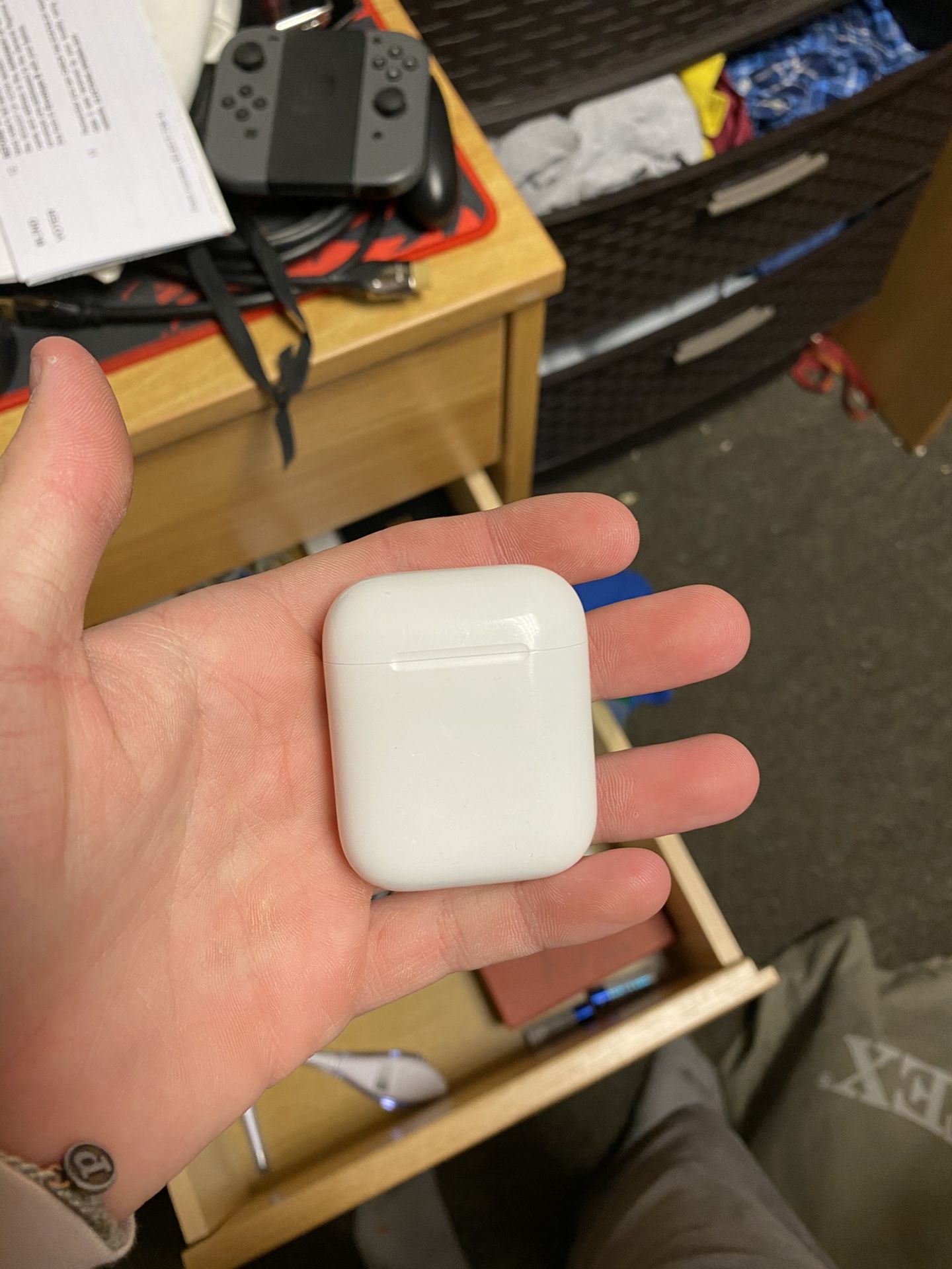 AirPods charging case