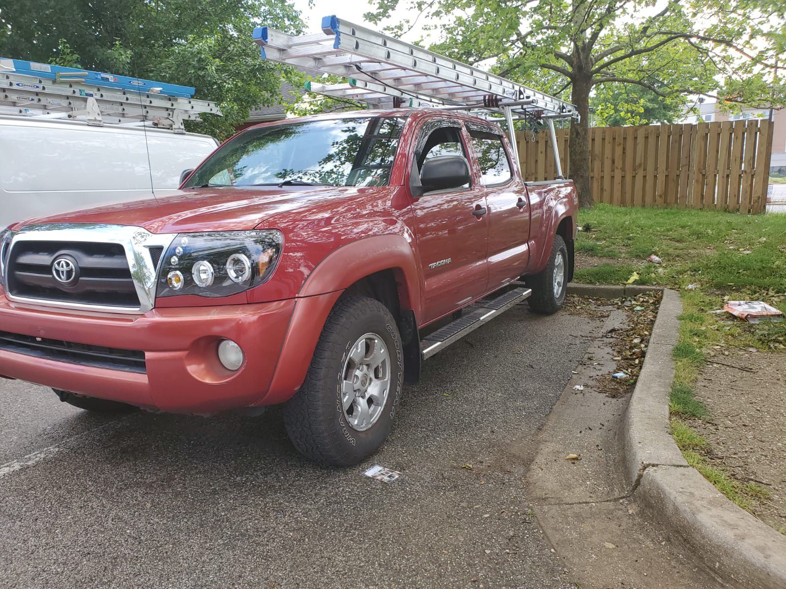 Toyota Tacoma 4 Doors 6ft bed