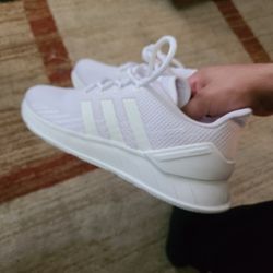 New Adidas 9.5