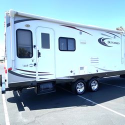 2015 Dutchmen 27ft With Slide Out Very Clean