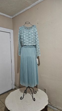Beautiful Prom Or Occasion modermeid sage color two pieces size 12 brand new
