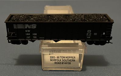 Atlas N Scale 90 Ton Hopper - Norfolk Southern