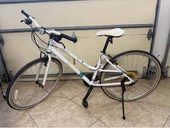 Pair of Diamondback Hybrid Bikes - His & Hers Set (Size L & M)