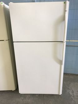 21 Cu Ft Kenmore White Refrigerator With Ice Maker & 120 Day Warranty