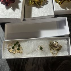 Brooch And Tie Pin Set Jade And 18k Gold Plate