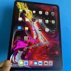 Apple IPad Pro 11” (Face ID/Liquid Retina /2018 model) 64GB Excellent condition with Accessories