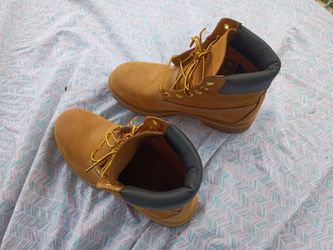 Size 9 brown timberlands