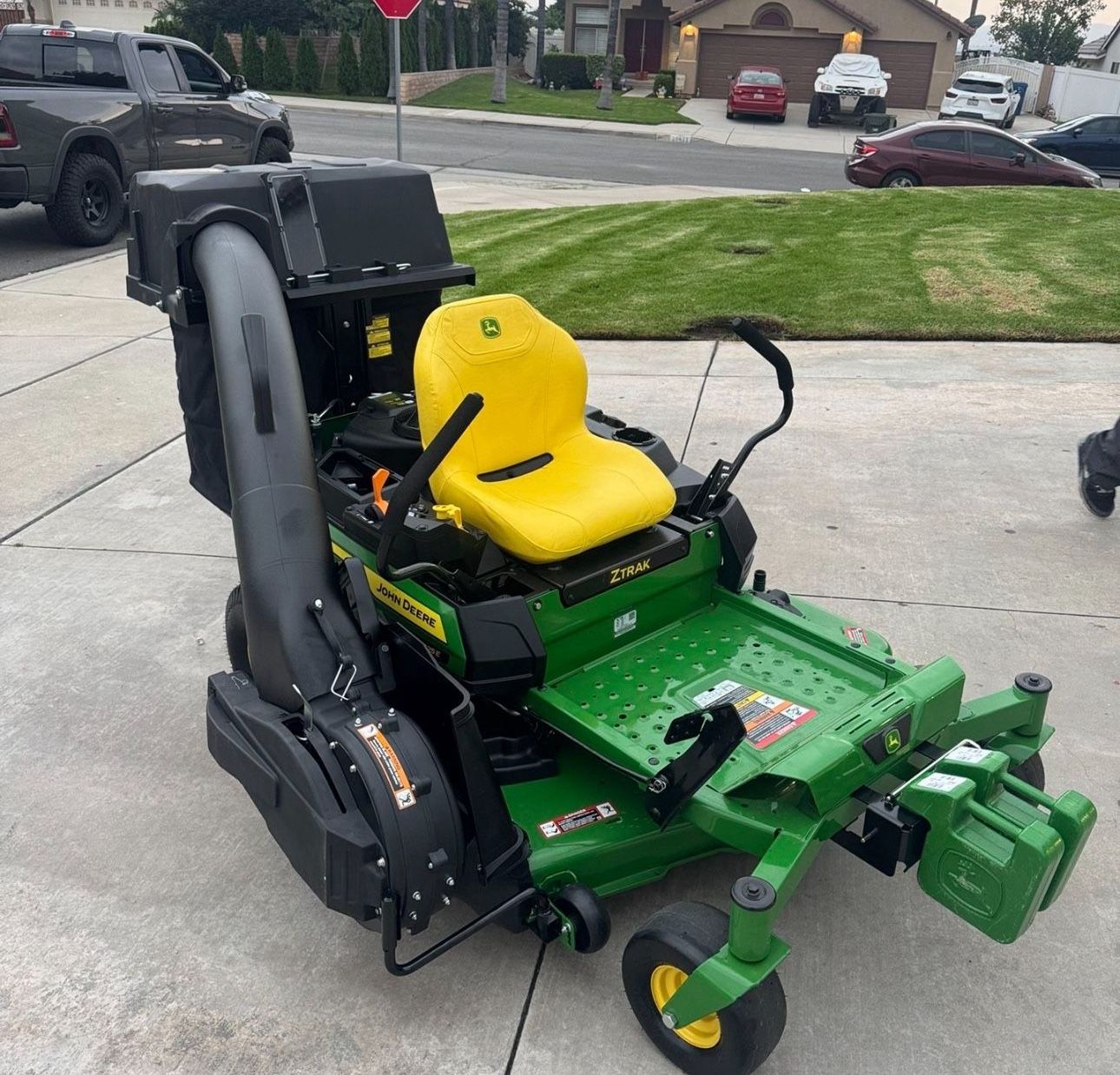 John Deere 48 In With Bagger Vacuum 24hp 
