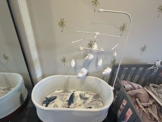 Snoo w/mobile and mosquito net
